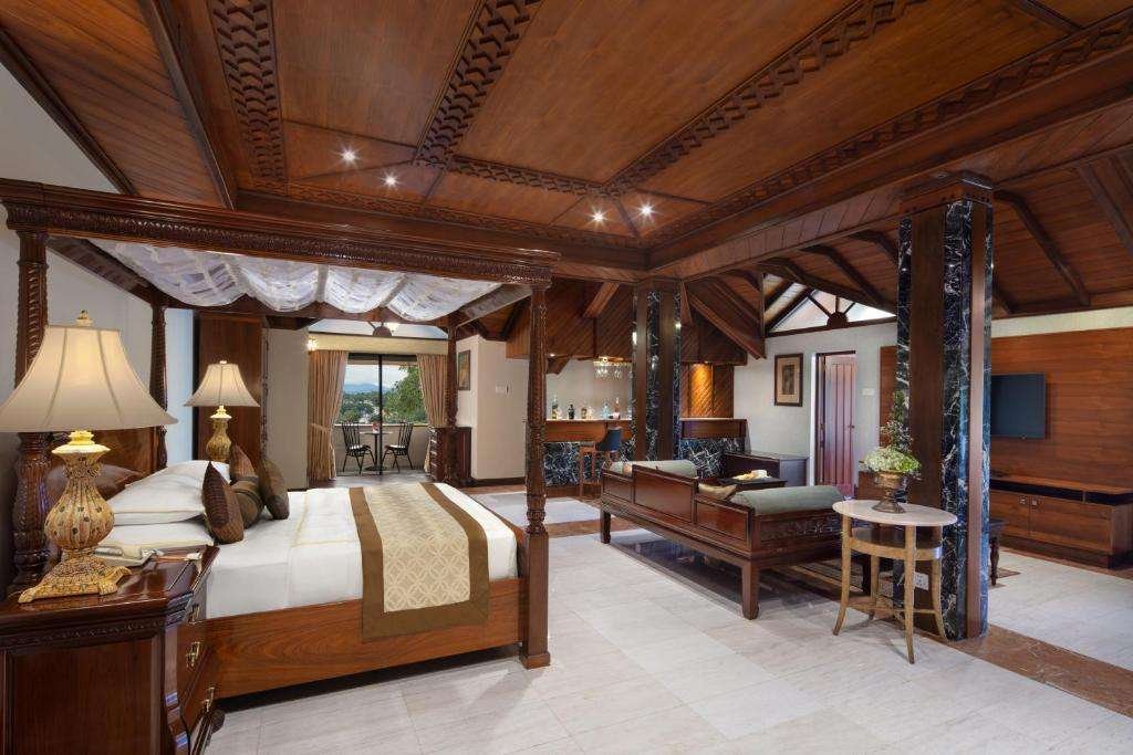 Earl's Regency Hotel
